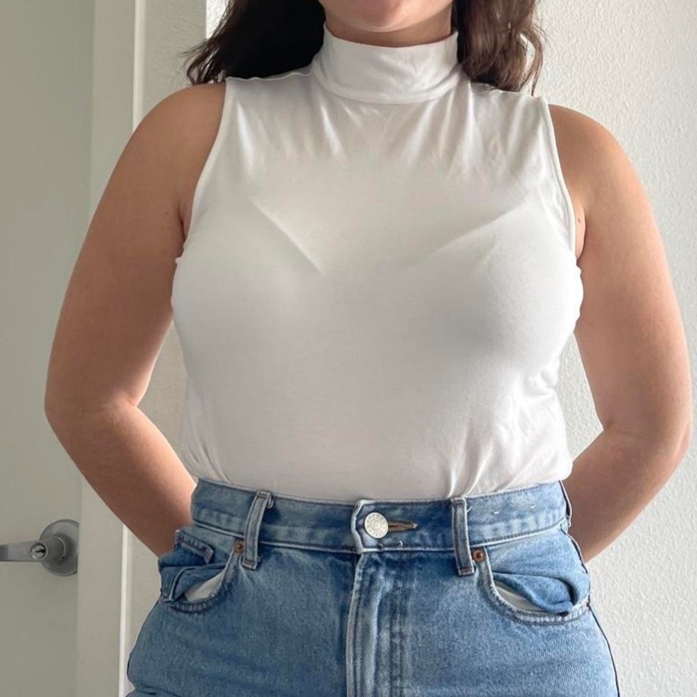 WHITE SLEEVELESS TURTLENECK FROM CHICO’s
